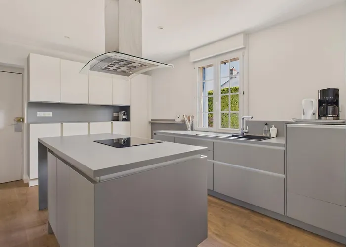 650m De La Mer-grande Maison Pour 10 Avec Piscine Le Pouliguen